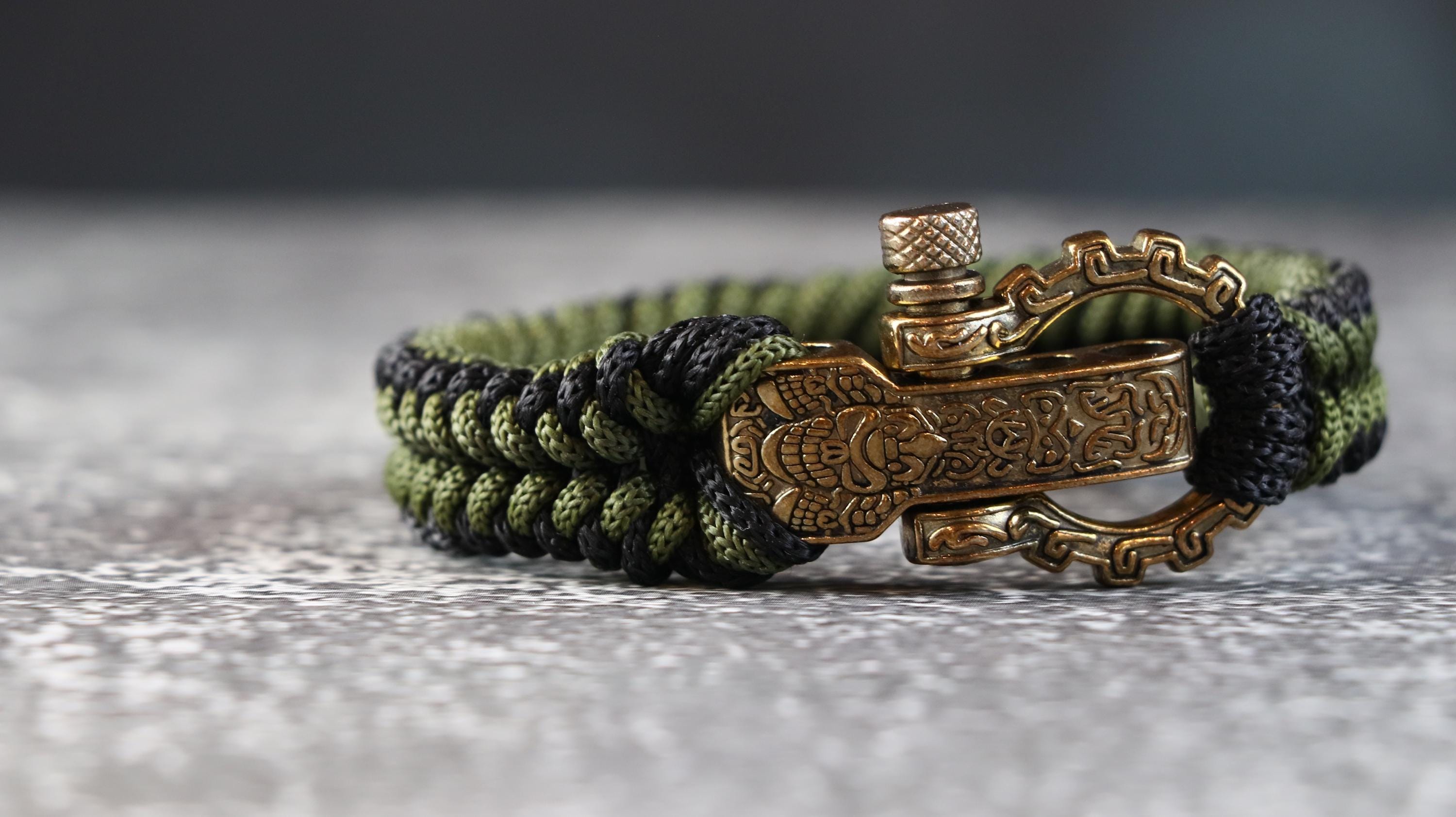 Handmade Green & Black Patterned Paracord Men’s Bracelet