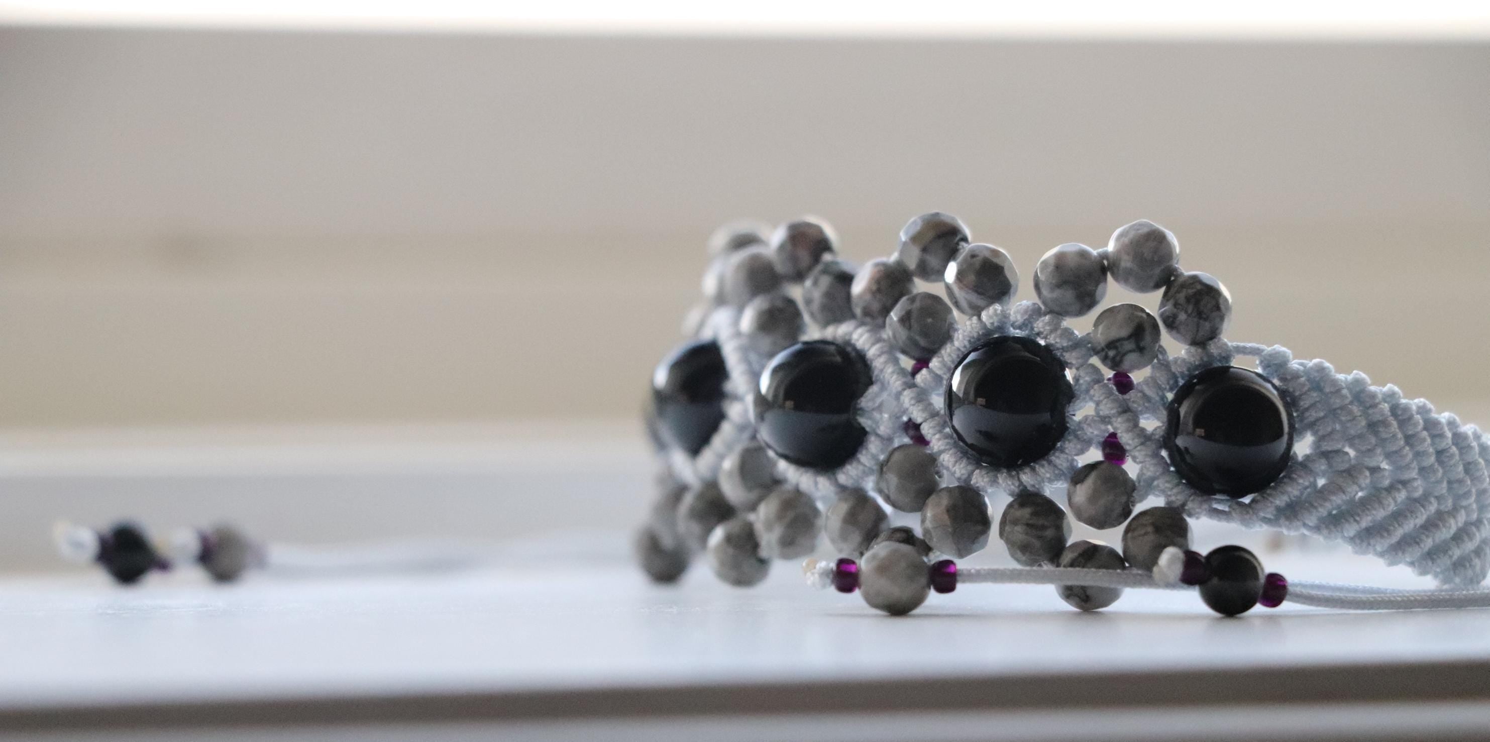 Macramé Gray and Black Bead Bracelet