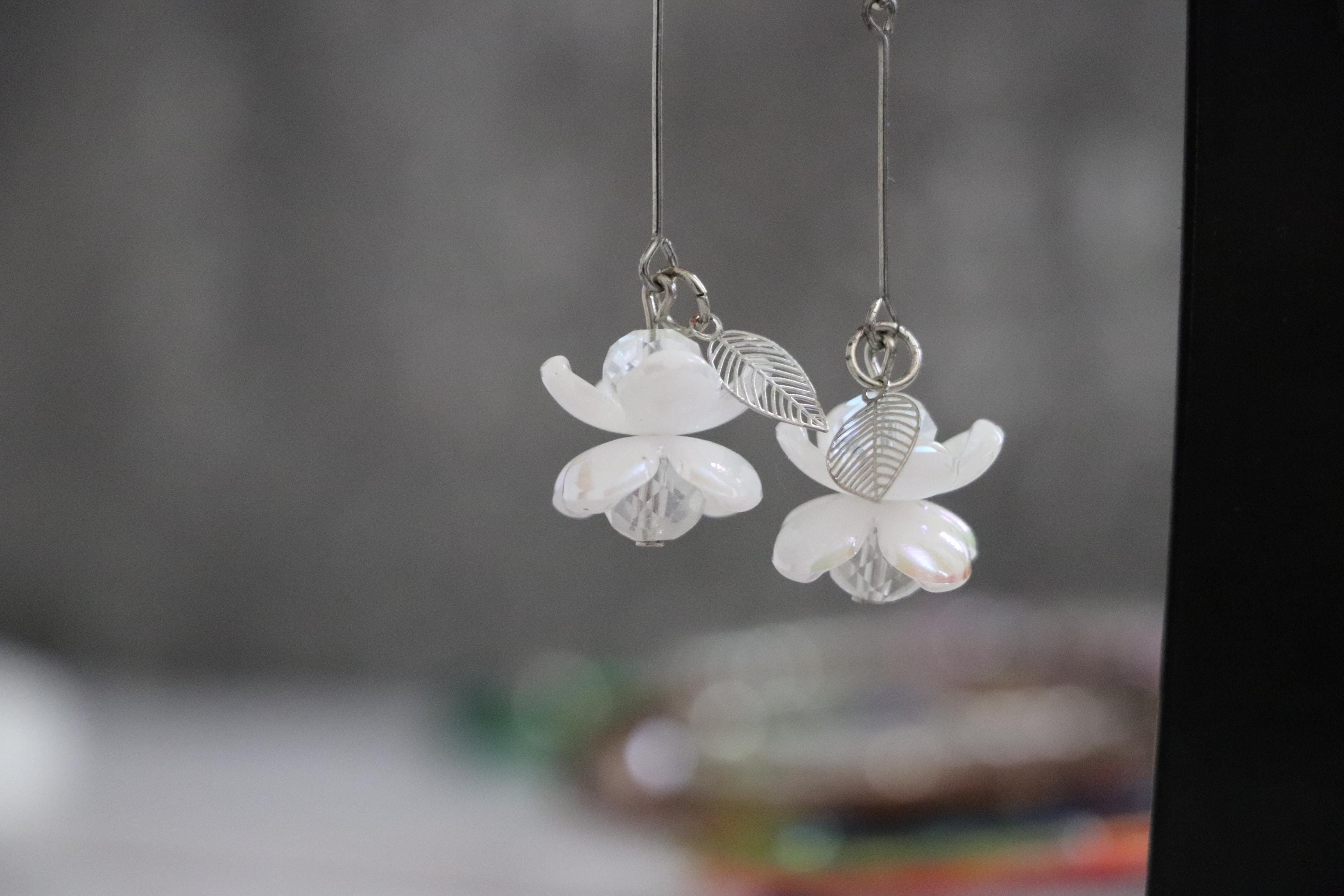 White Flower & Clear Crystal Earrings